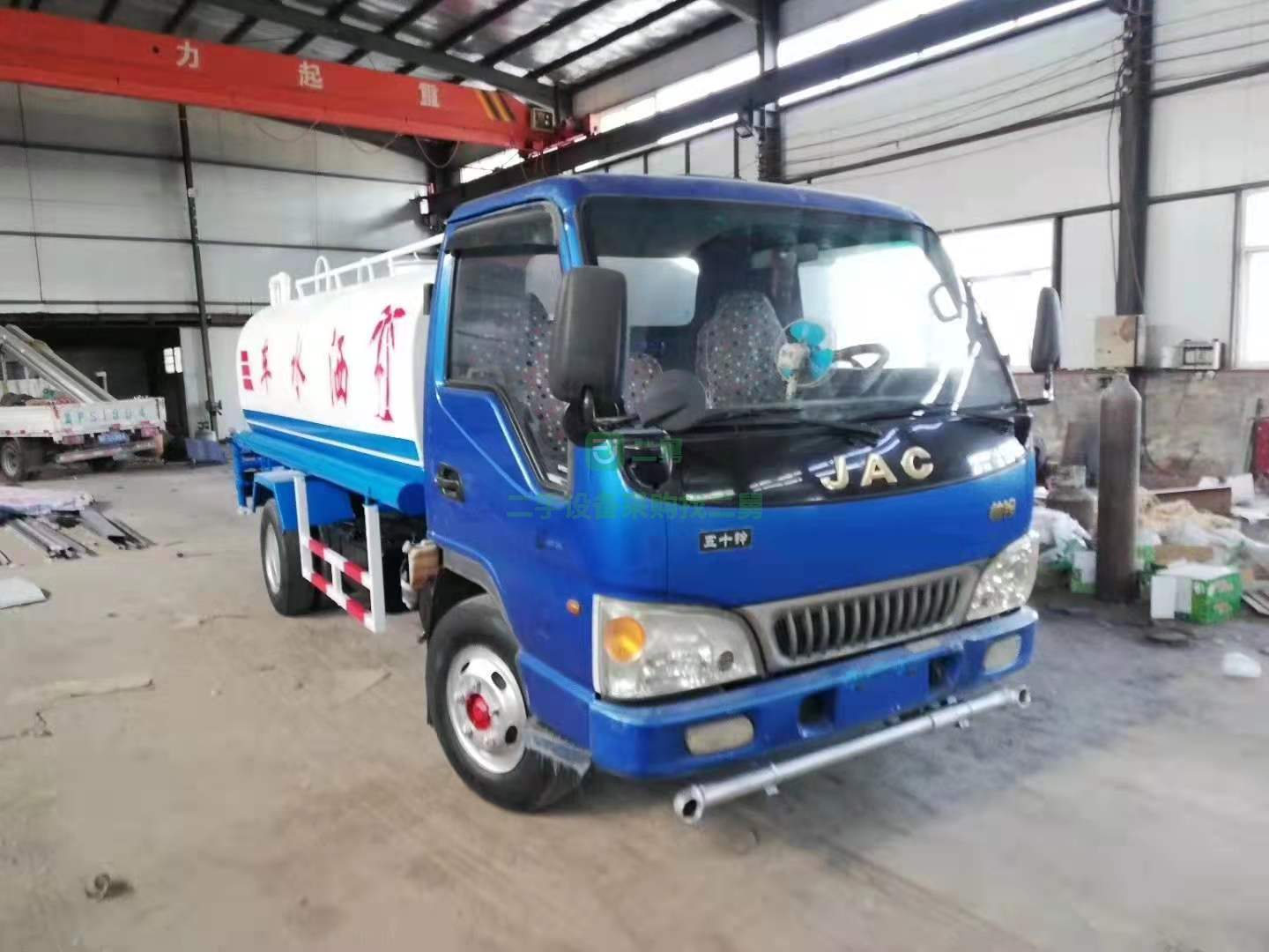 出售帥鈴5噸灑水車前噴后灑自吸水泡應有俱全