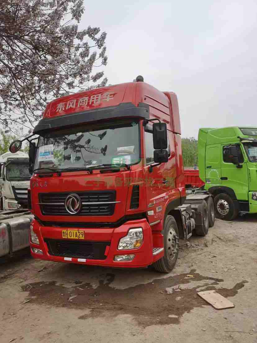 出售17年8月份東風(fēng)天龍牽引車，420馬，力雷諾發(fā)動(dòng)機(jī)，車況原版無(wú)磕碰