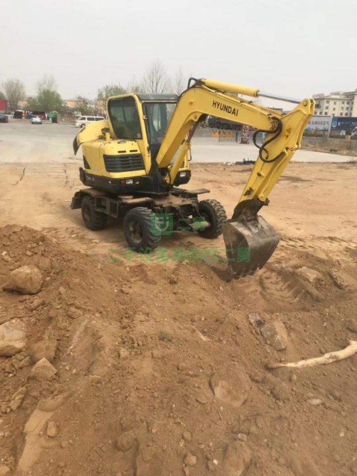 河北出售二手八成新的現(xiàn)代60－9輪挖掘機(jī)