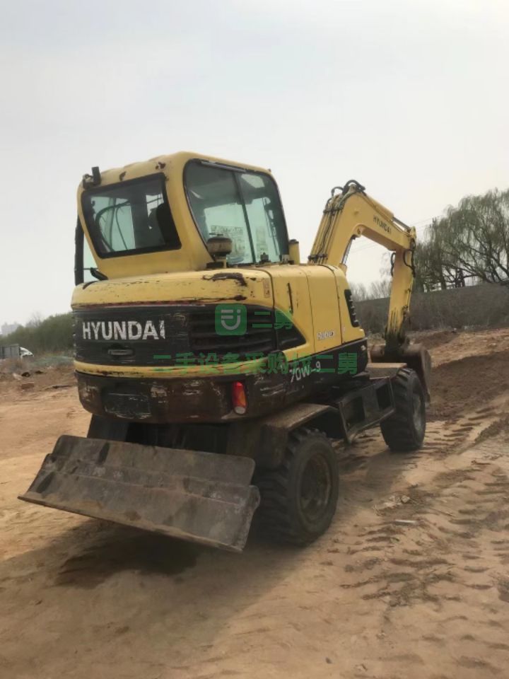 河北出售二手八成新的現(xiàn)代60－9輪挖掘機(jī)
