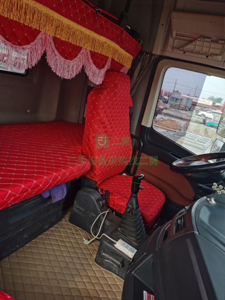 出售歐曼EST510馬力牽引車，四步臺階