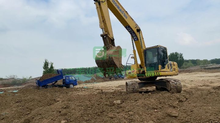 出售16年的小松240-8MO挖掘機(jī)