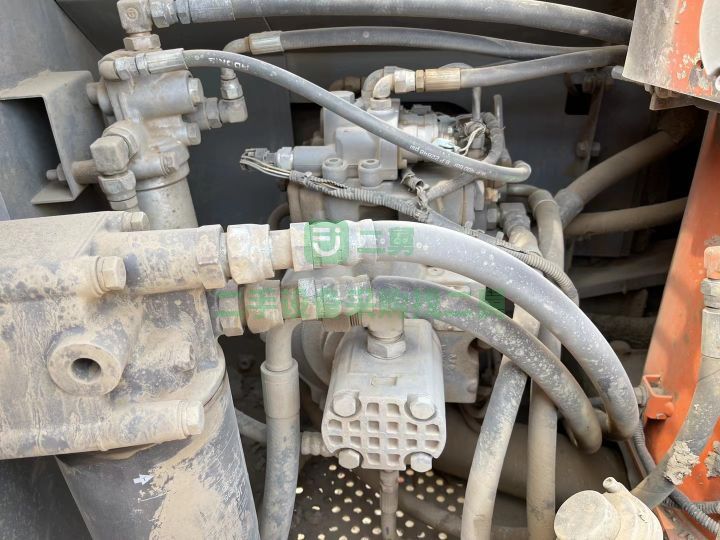 出售二手的14年的日立130-6挖掘機