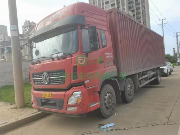 東風天龍前四后四箱車，245馬力，18年3月，帶駐車空調全保