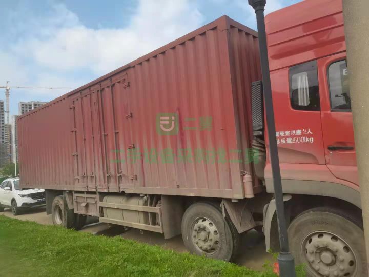 東風天龍前四后四箱車，245馬力，18年3月，帶駐車空調全保