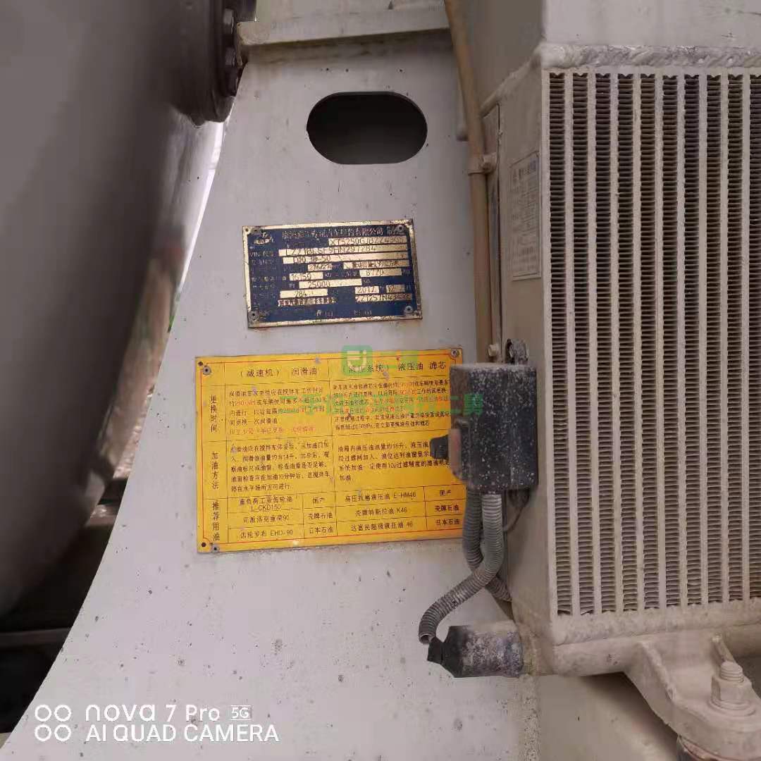 出售一臺18年國五豪沃大14方攪拌車，唐鴻上裝