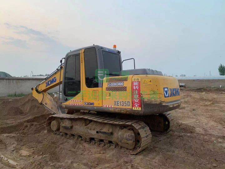 出售二手16年的徐工135挖掘機