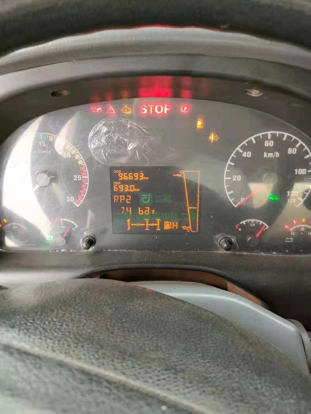 出售一臺14年11月豪沃大12方國四排放量攪拌車，三一上裝攪拌車，重汽發動機