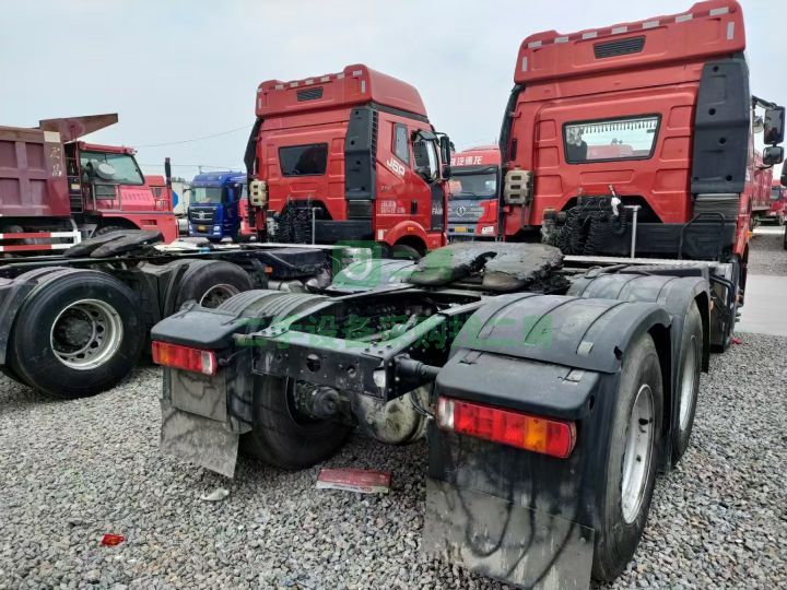 出售二手九成新的解放J6P/460馬力牽引車