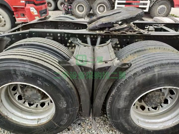 出售二手九成新的解放J6P/460馬力牽引車