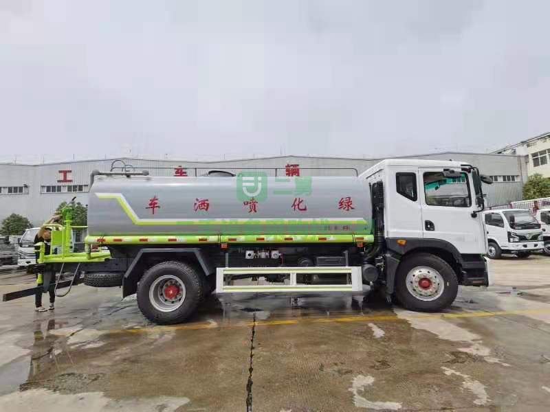 提供質保出售一輛20年的12方灑水車