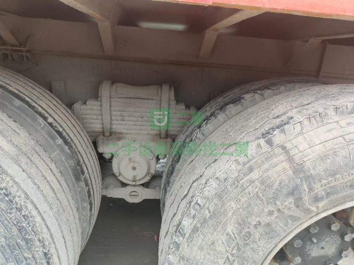 出售二手九成新的天龍350馬力牽引車，前四后八，車況原版