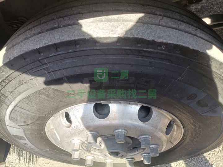 出售牽引車剛到家一年4個月天龍旗艦560雙曲，全保險