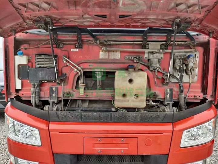 出售二手九成新的解放J6P/460馬力牽引車