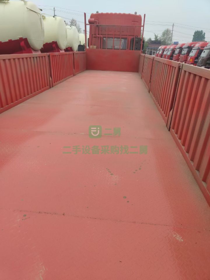 出售二手九成新的天龍350馬力牽引車，前四后八，車況原版