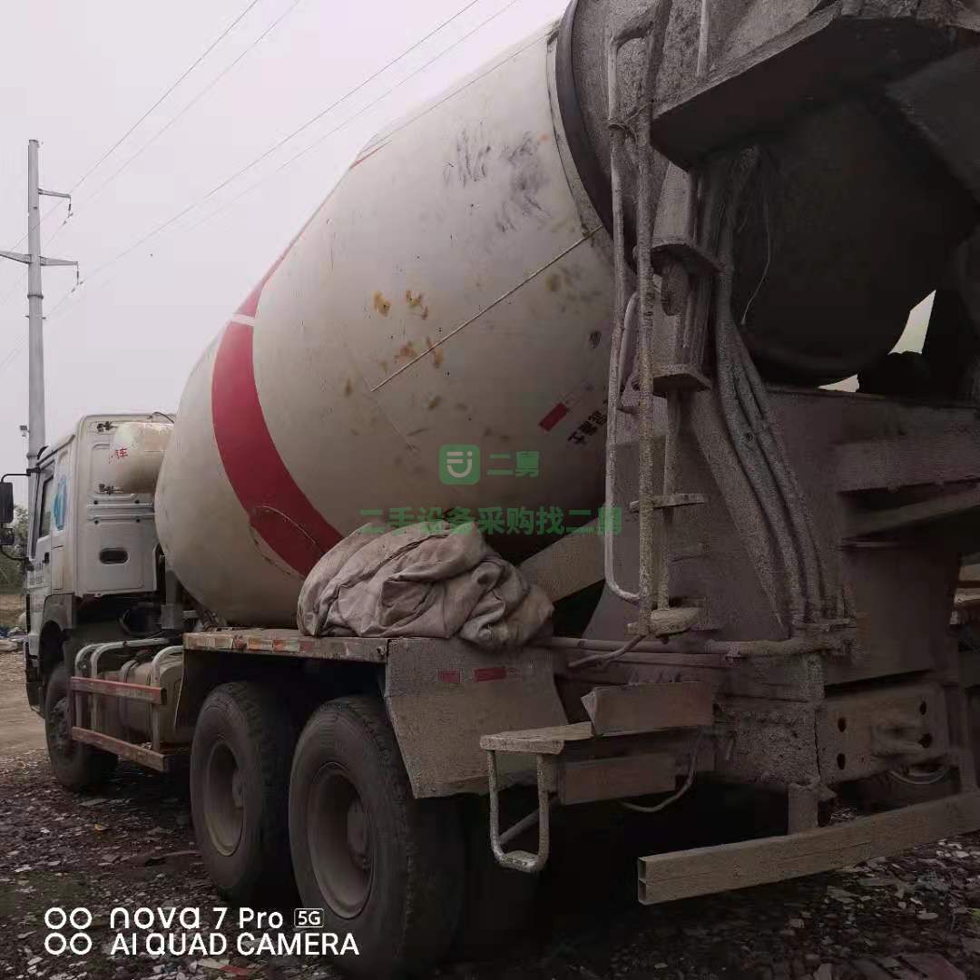 出售一臺14年底豪沃大12方配備高配三一上裝攪拌車，340馬力