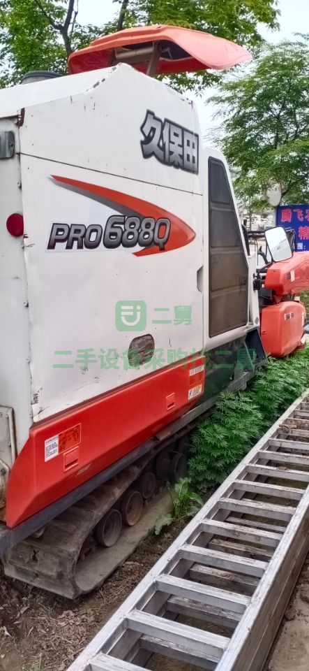 出售二手九成新的久保田688收割機