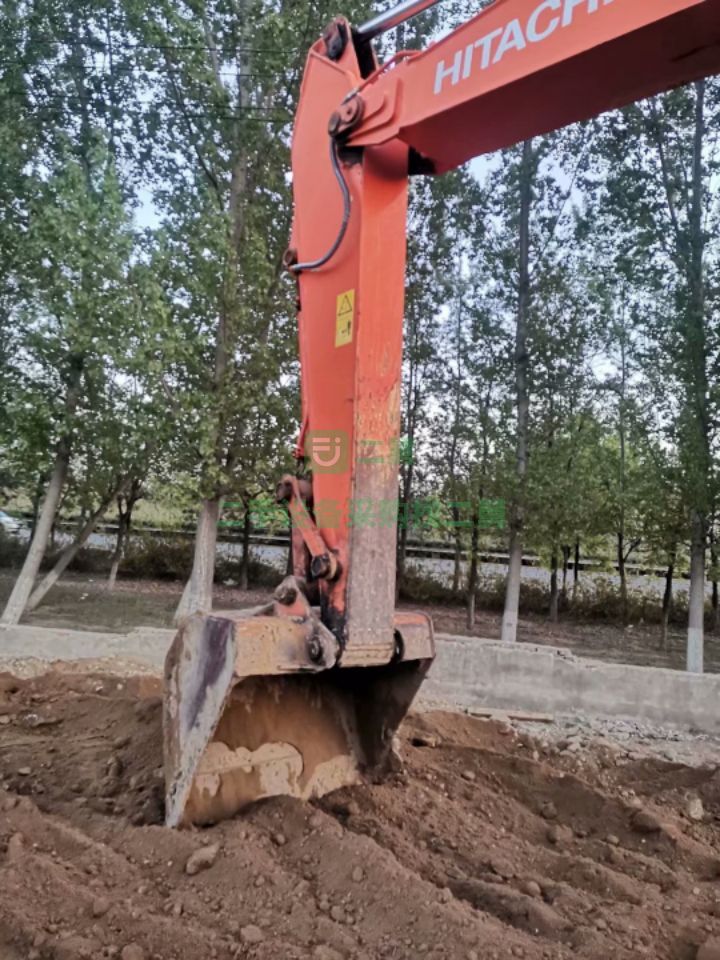 出售二手的八成新的日立270-3挖掘機