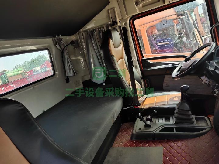 出售19年的聯合重卡550馬力牽引車