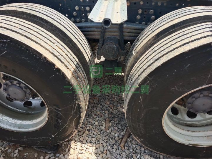 出售19年的聯合重卡550馬力牽引車
