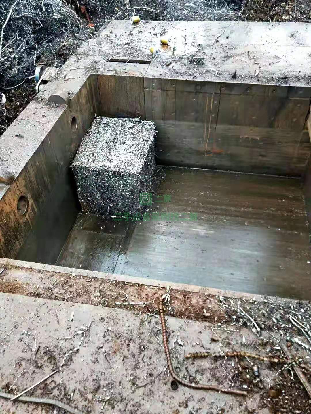 出售一臺二手50包壓塊機(jī)使用三個月，料箱1.9/1.9