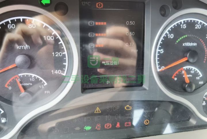 出售二手九成新的東風天龍旗艦560牽引車
