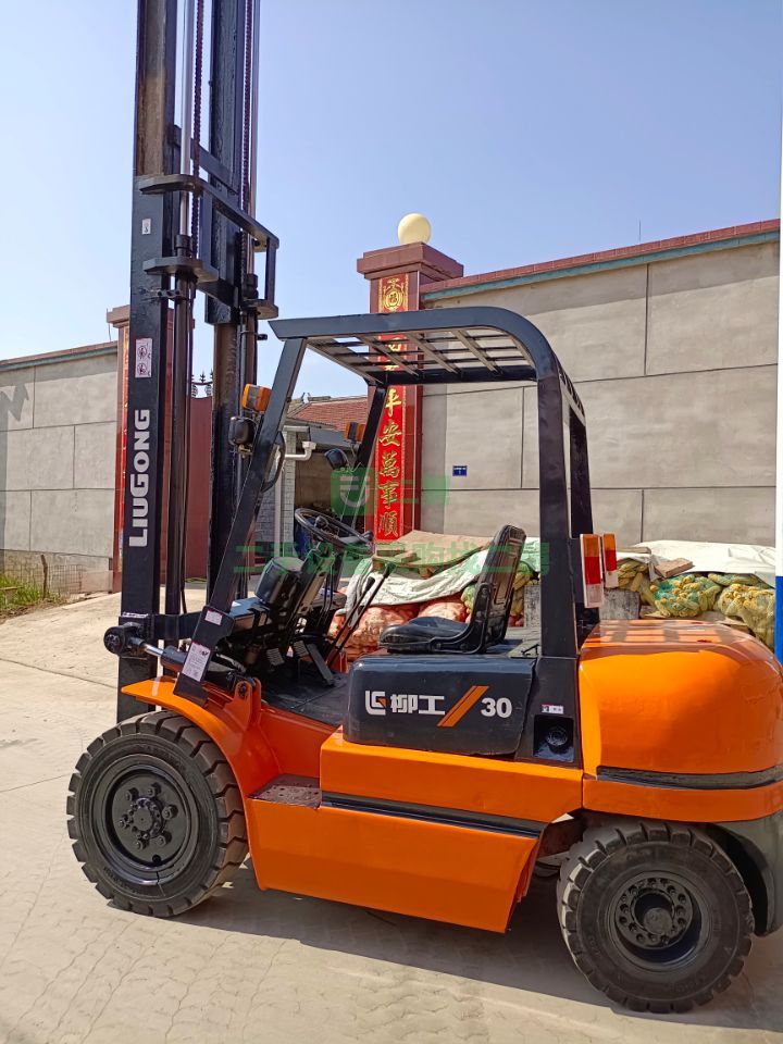 河北出售柳工三噸叉車，升高三米，手動擋，原車原版性能