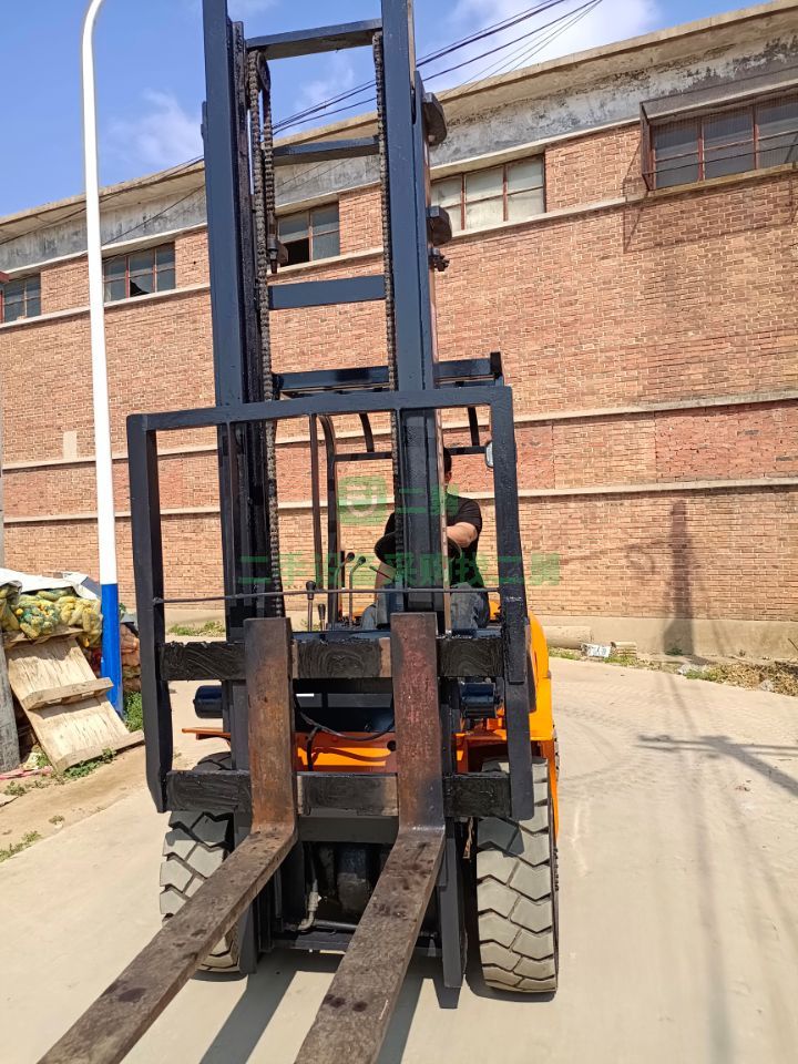 河北出售柳工三噸叉車，升高三米，手動擋，原車原版性能