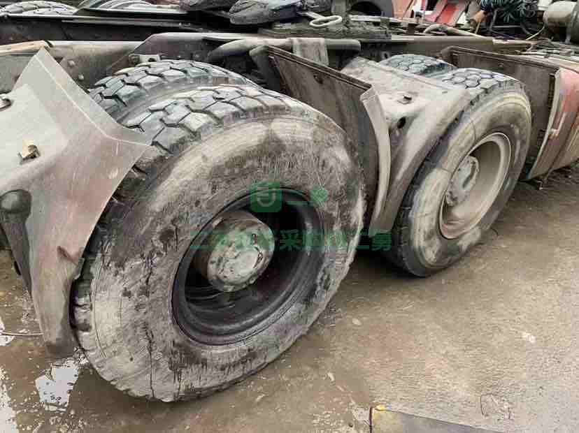 出售二手陜汽德龍X3000MAX牽引車，帶原裝液力緩速器，囯五排放550馬力