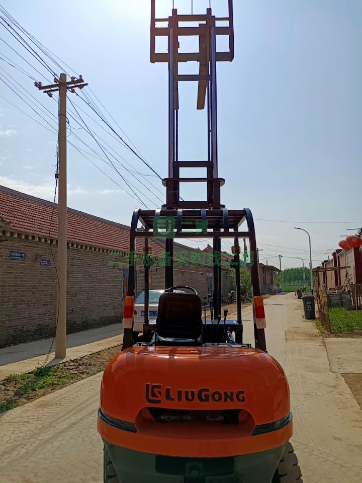 河北出售柳工三噸叉車，升高三米，手動擋，原車原版性能