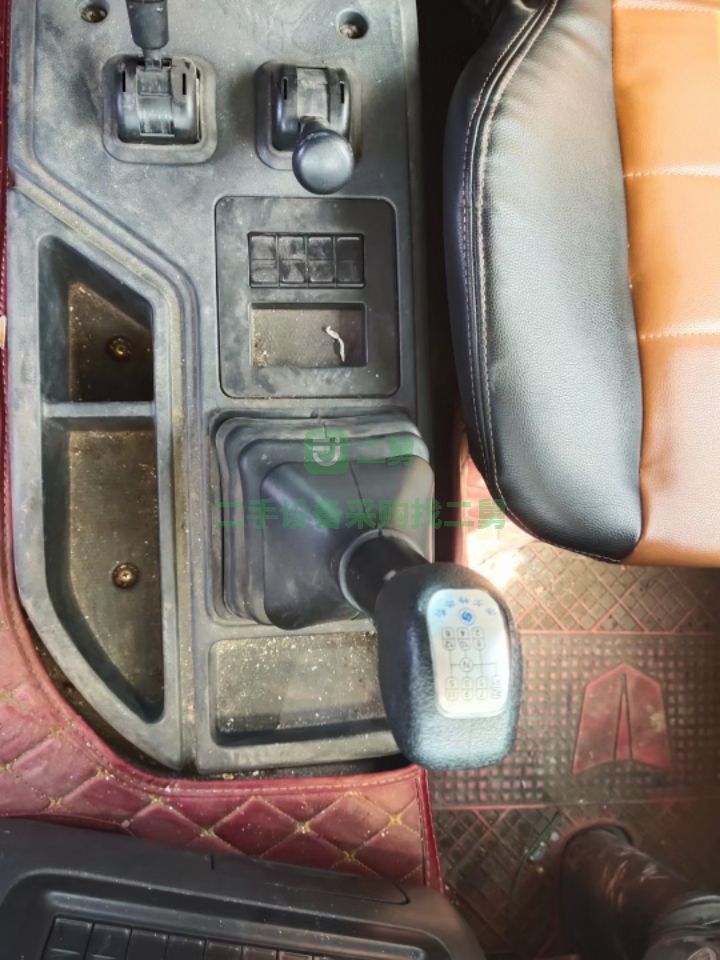 出售19年的聯合重卡550馬力牽引車