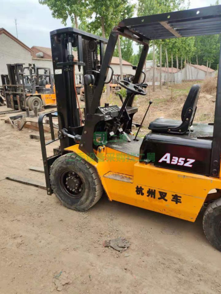 河北出售杭州三噸半升高三米，手動(dòng)擋叉車