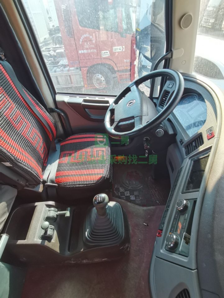 出售精品車況天龍旗艦560馬力牽引車
