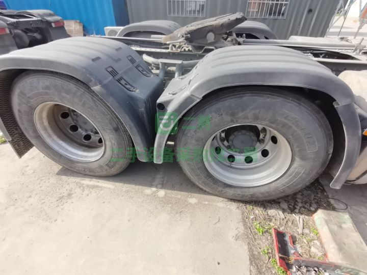 出售20年的準新車精品豪沃T7H480馬力牽引車