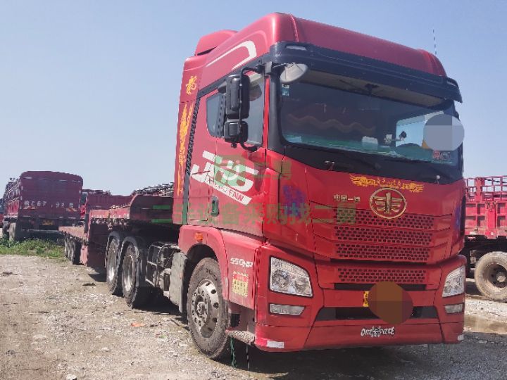 出售一年整解放JH6牽引車550馬力，可分期可提檔