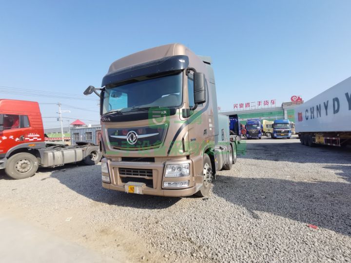 出售精品車況天龍旗艦560馬力牽引車