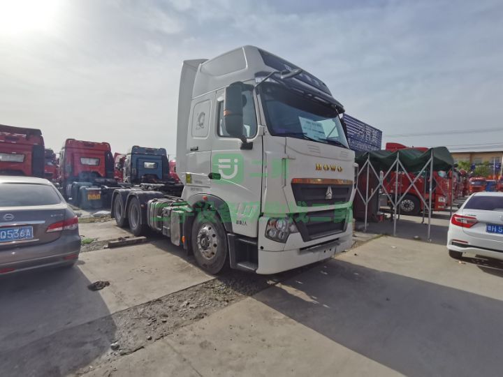 出售20年的準新車精品豪沃T7H480馬力牽引車