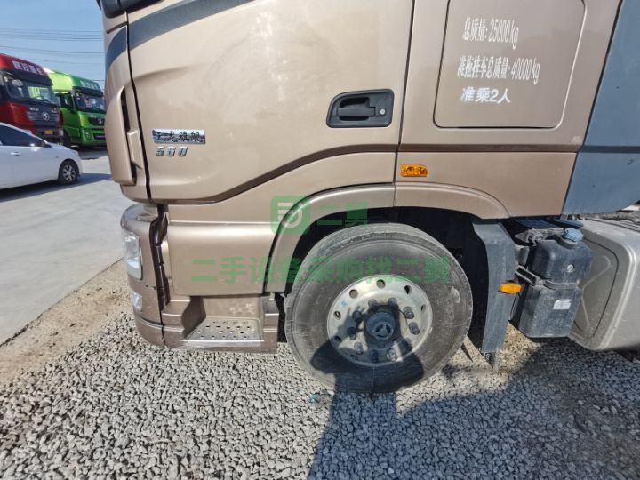 出售精品車況天龍旗艦560馬力牽引車