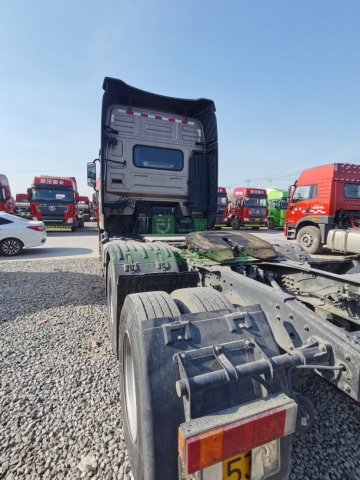 出售精品車況天龍旗艦560馬力牽引車