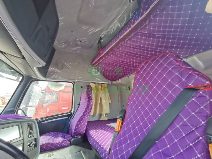 出售20年的準新車精品豪沃T7H480馬力牽引車