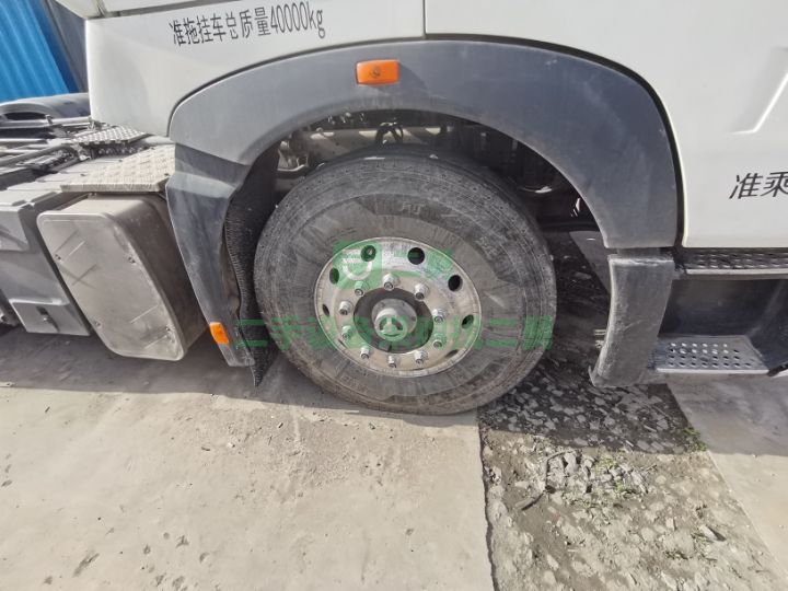 出售20年的準新車精品豪沃T7H480馬力牽引車