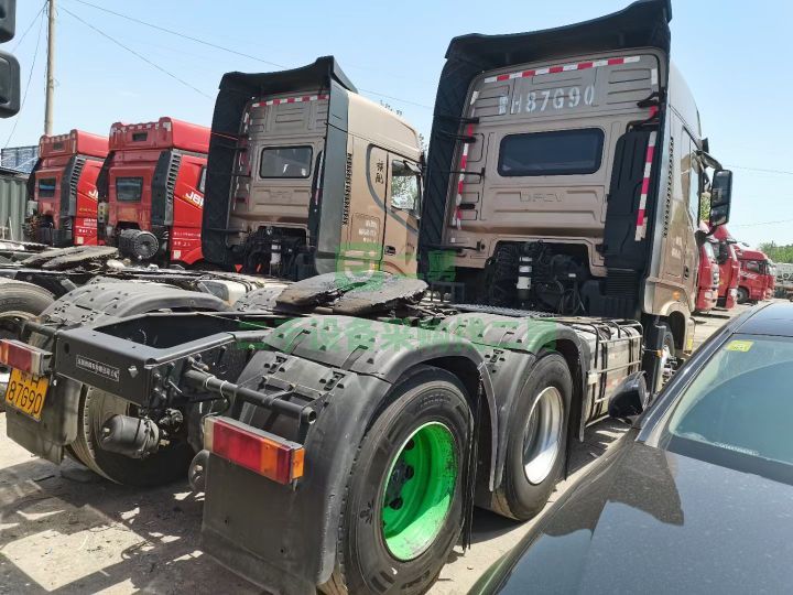 出售18年天龍旗艦-560馬力帶液緩雙驅輕體，國五排放牽引車