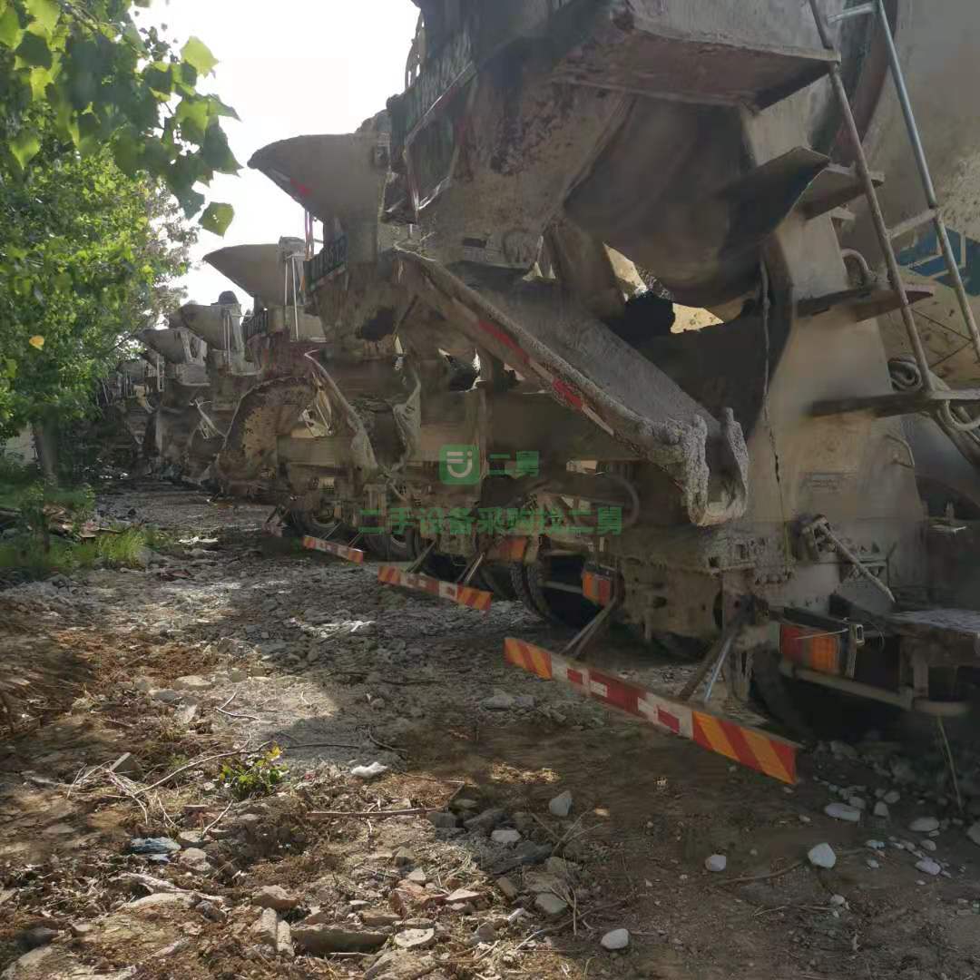 出售一臺15年歐曼國四排放攪拌車，336馬力，車長10200