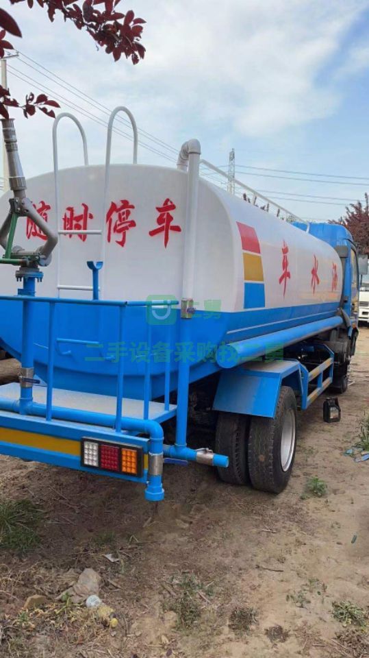 出售二手九成新的東風多利卡灑水車