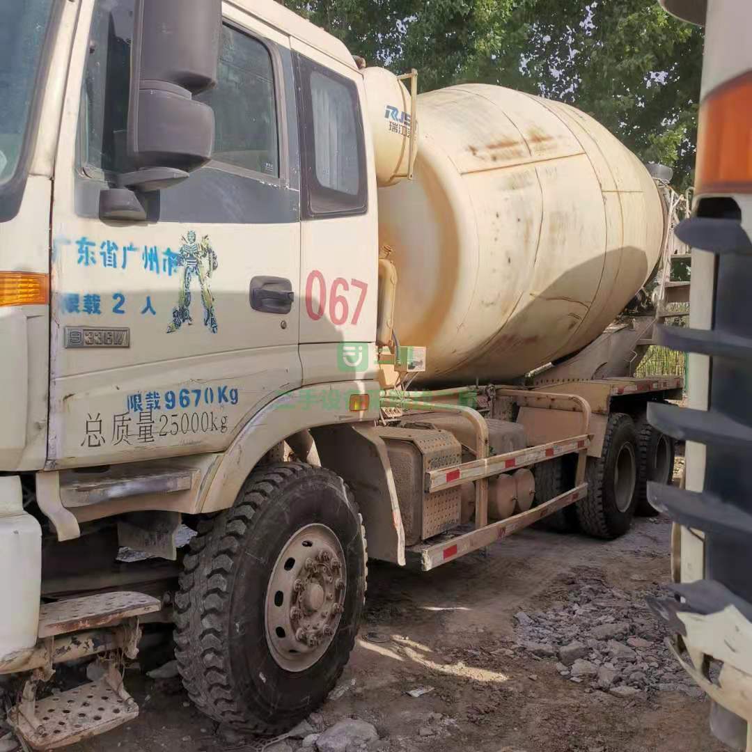 出售一臺15年歐曼國四排放攪拌車，336馬力，車長10200