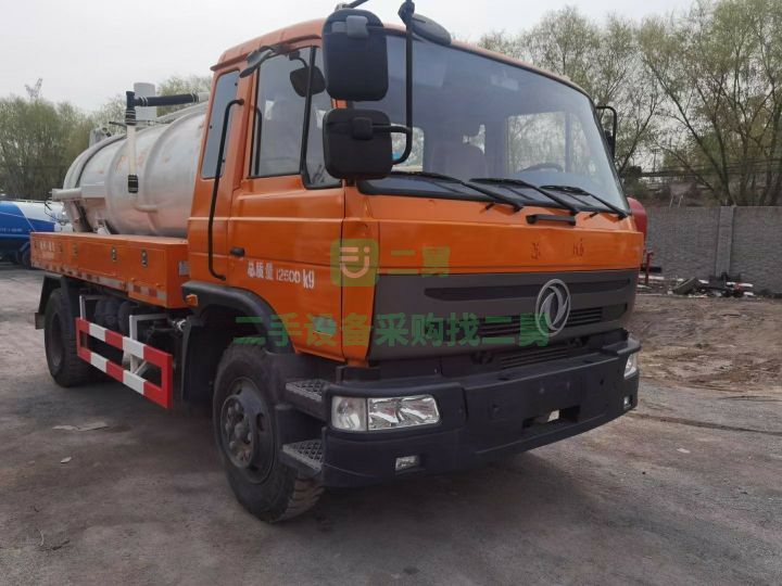 出售二手九成新的東風8噸吸污車