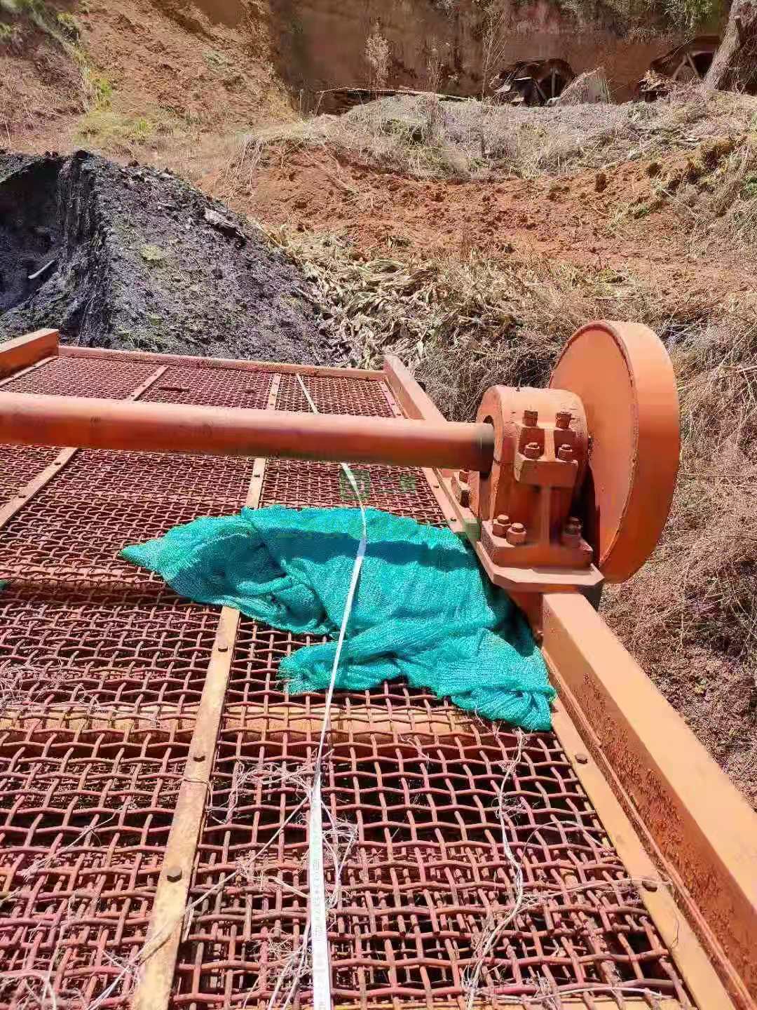 出售一套鼎力三件套礦山設備1308重錘配套160千瓦電機破碎機