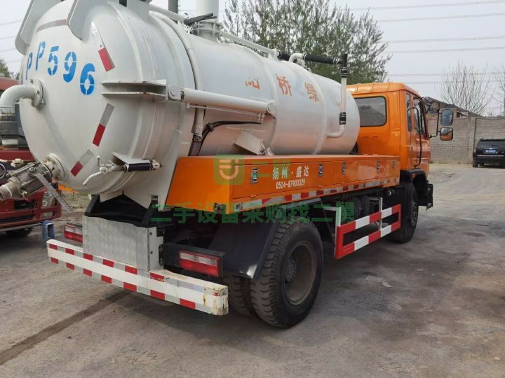 出售二手九成新的東風8噸吸污車