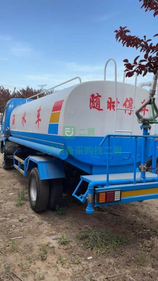 出售二手九成新的東風多利卡灑水車