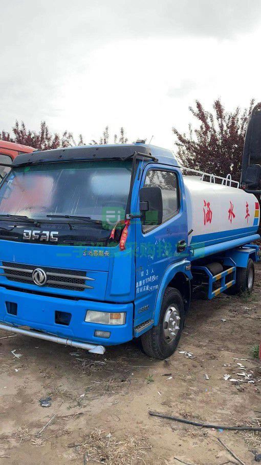 出售二手九成新的東風多利卡灑水車